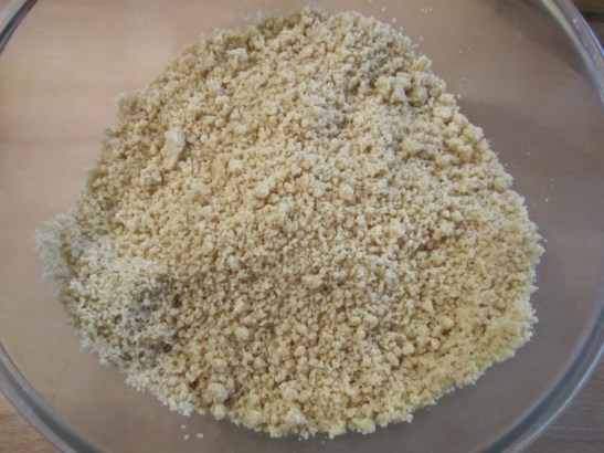 56-475-mix-the-flour-and-sugar-before-rubbing-in-the-butter-until-the-mixture-resembles-breadcrumbs-full
